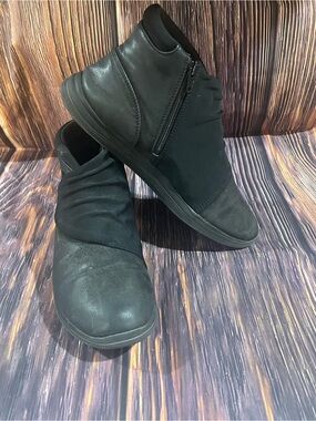 Clark's black cloudsteppers booties Shoes womens size 8 M Zip up side